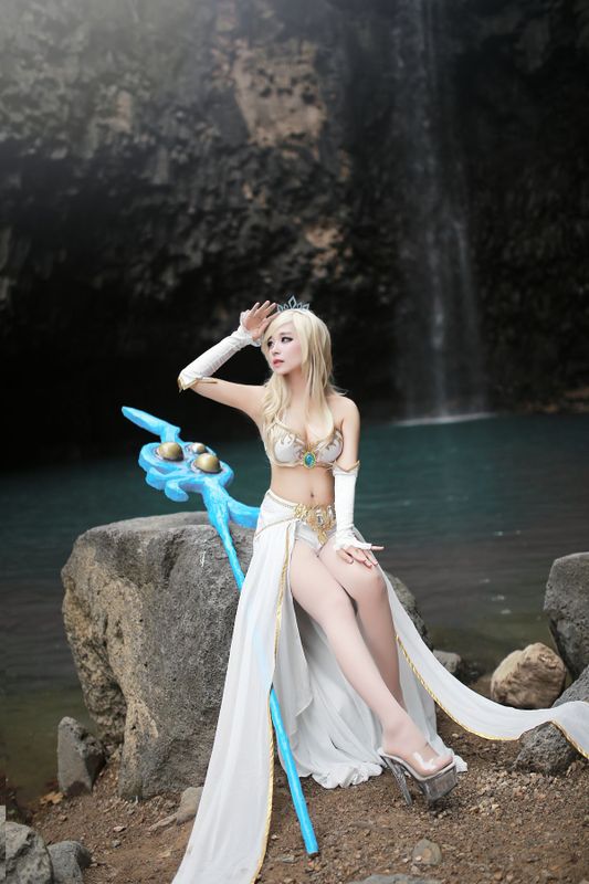 Janna Cosplay-幻想世界