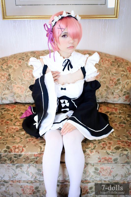 大変ですよ　いまお客様の頭の中で卑猥な辱めを受けています　姉様が-幻想世界