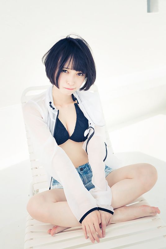 つぶらちゃん：初！水着のお写真です-幻想世界