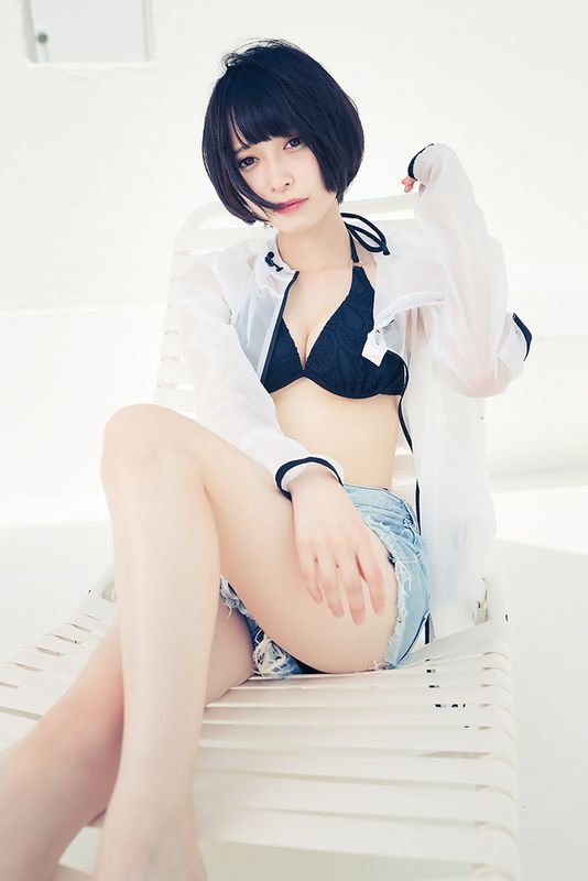 つぶらちゃん：初！水着のお写真です-幻想世界