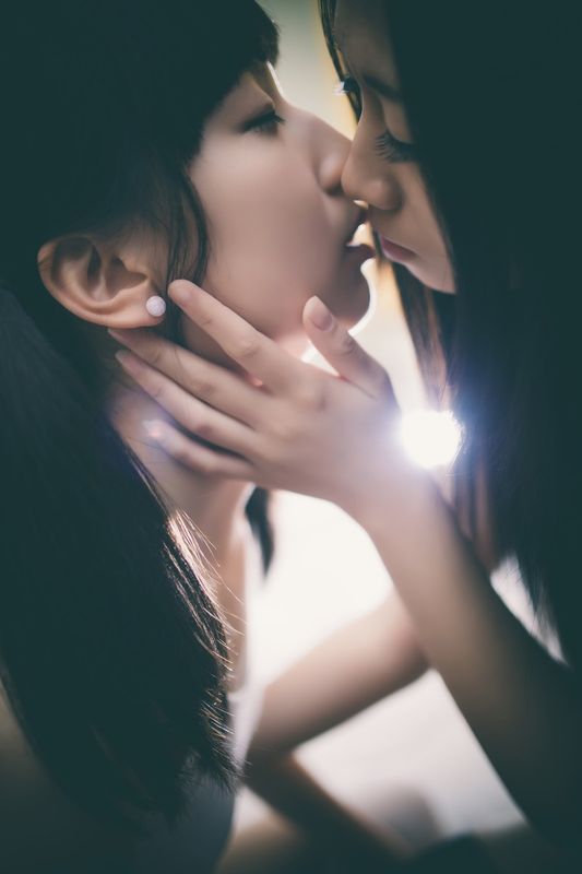 你身上的香气有花的味道—黑白丝双生花-幻想世界