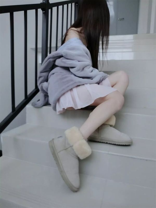 两人楼道露出-幻想世界