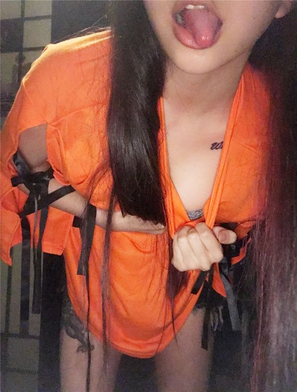 居洒屋の露出-幻想世界