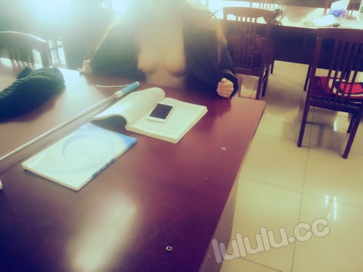 [芒果酱爱露出]大学自习室-幻想世界