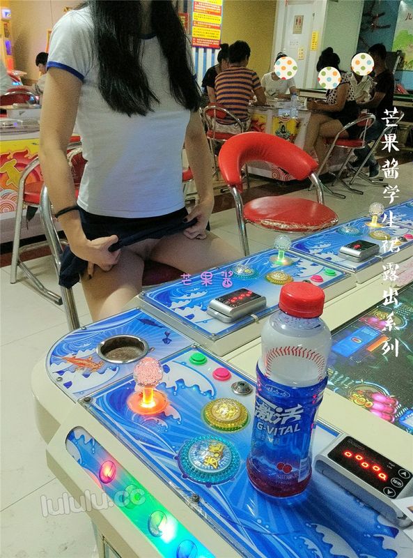 [芒果酱爱露出]超市真空短裙-幻想世界