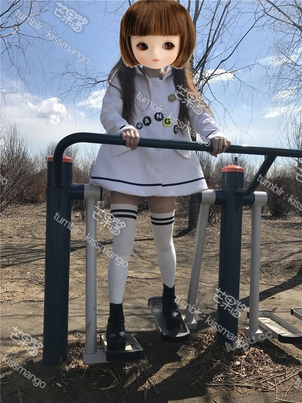 [芒果酱爱露出]公园活动-幻想世界