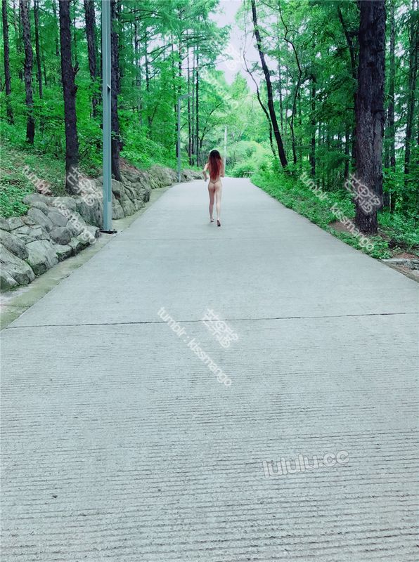 [芒果酱爱露出]环山露跑&平台露出-幻想世界