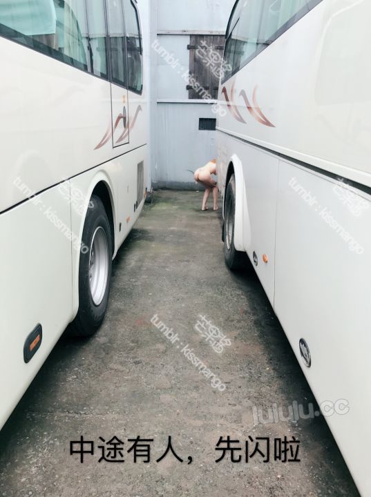 [芒果酱爱露出]停车场放尿-幻想世界