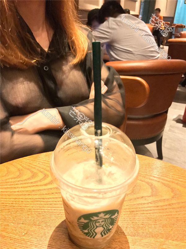 [芒果酱爱露出]星巴克-幻想世界