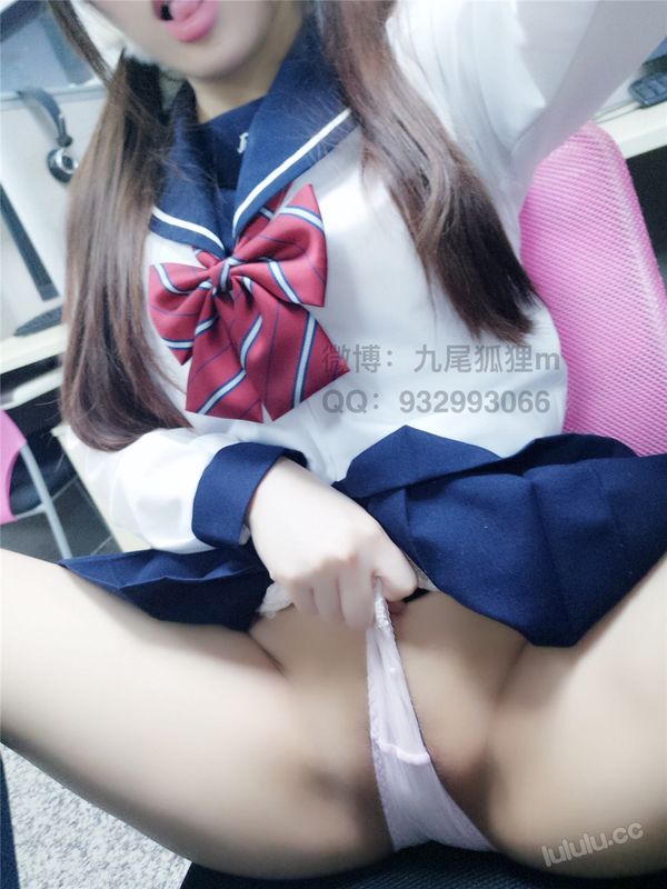 [九尾狐狸m]JK多媒体教室露出-幻想世界
