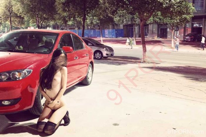 草莓穆斯塔—晚上马路-幻想世界