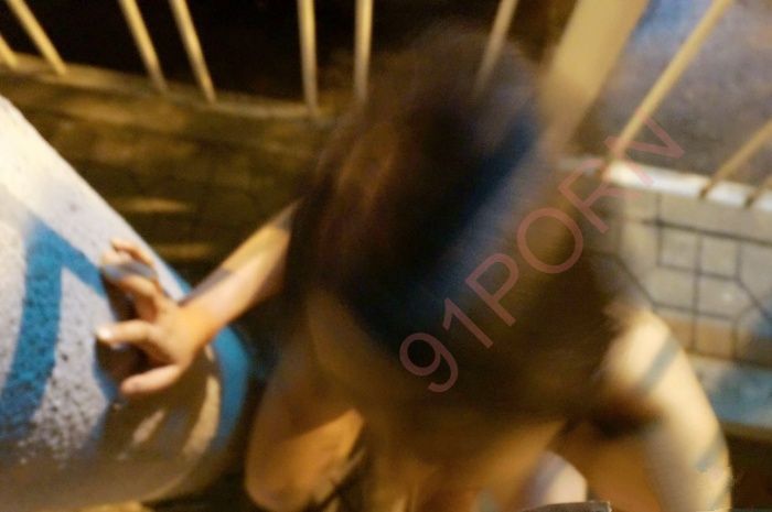 草莓穆斯塔—晚上望京园区露出-幻想世界