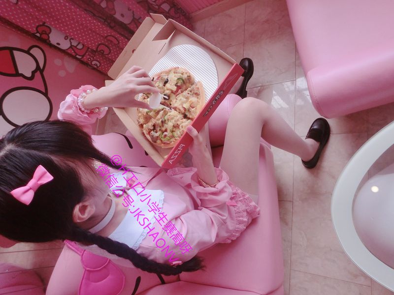 和泉纱雾粉色内衣-幻想世界