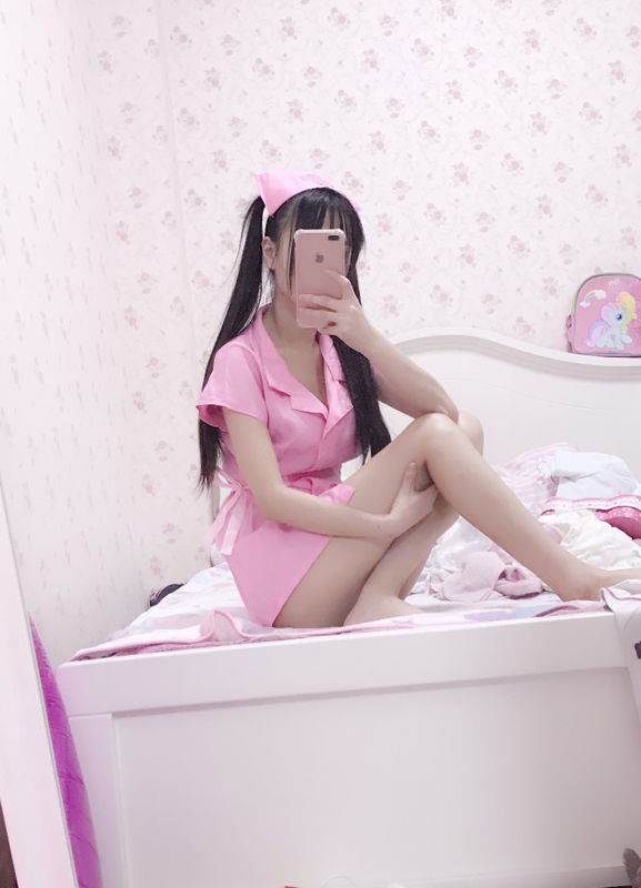 粉红和纯白护士服-幻想世界