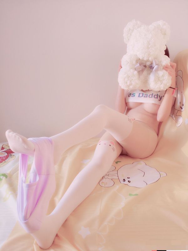 扎著馬尾辮女孩的誘惑自拍-幻想世界