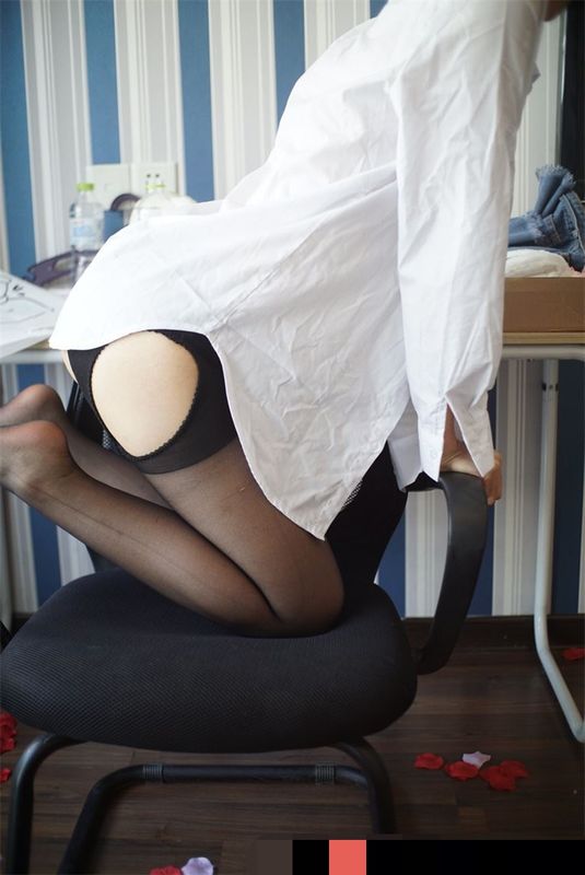 呷尾猫-黑丝OL-幻想世界