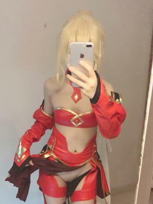 莫德雷德战斗服自拍-幻想世界