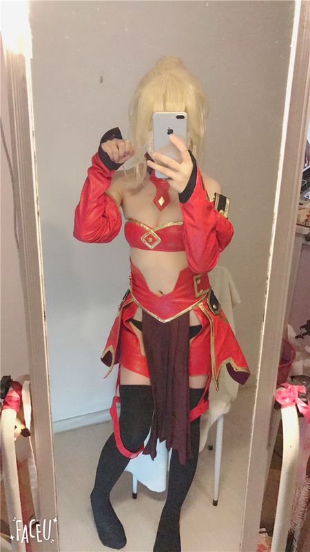 莫德雷德战斗服自拍-幻想世界