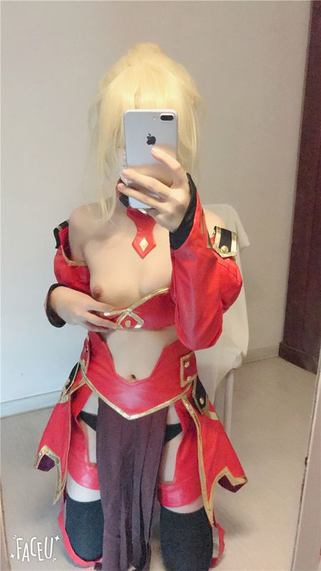 莫德雷德战斗服自拍-幻想世界