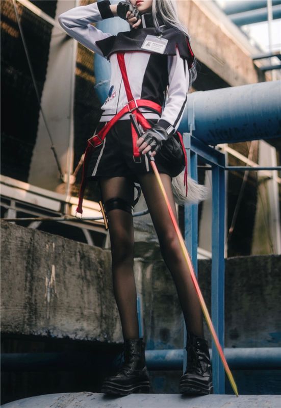 《明日方舟》— 德克萨斯-幻想世界