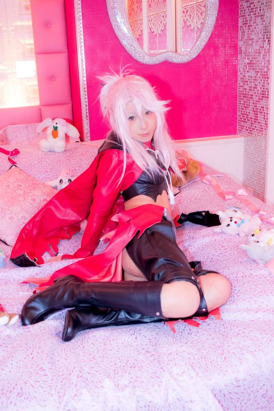 【水無月みり】マスターだってクロちゃんと魔力供給がしたいっ！-幻想世界