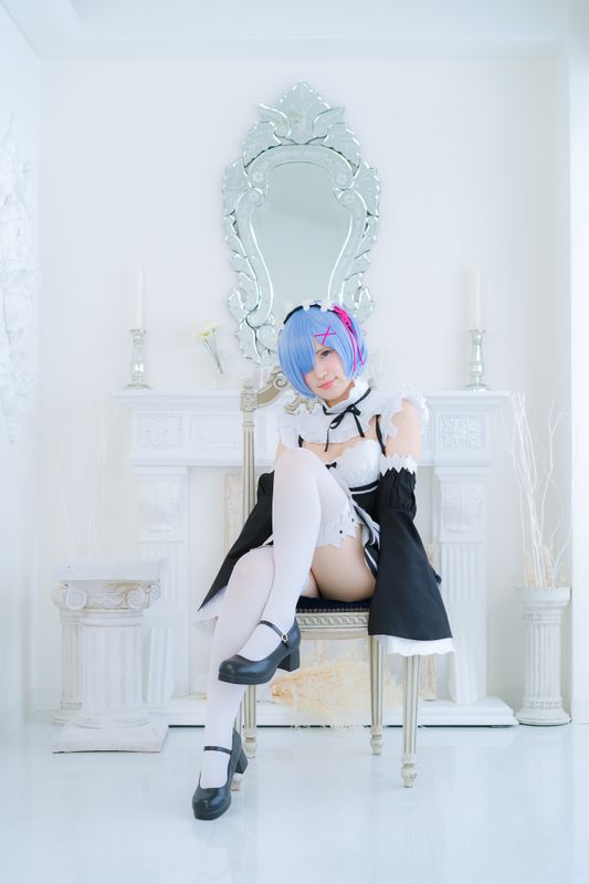 戦うメイドの休日-幻想世界