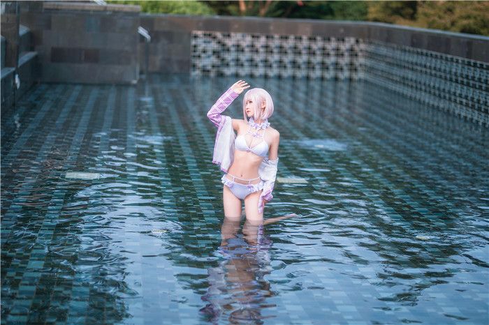 三度69-玛修泳装-幻想世界