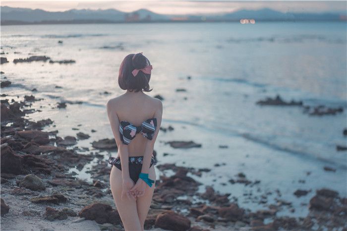 爱老师_PhD—葛饰北斋 泳装-幻想世界