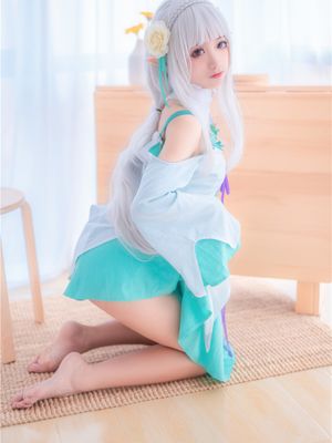 蠢沫沫 - 艾米莉亚睡衣-幻想世界