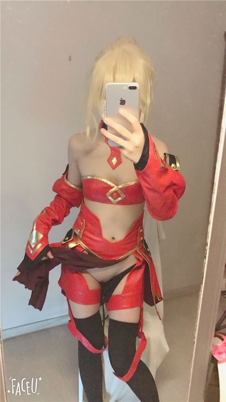 莫德雷德战斗服自拍-幻想世界