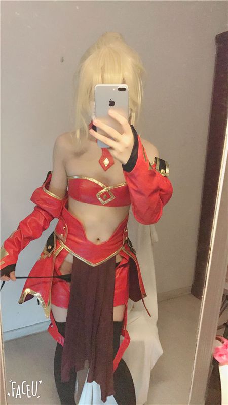 莫德雷德战斗服自拍-幻想世界