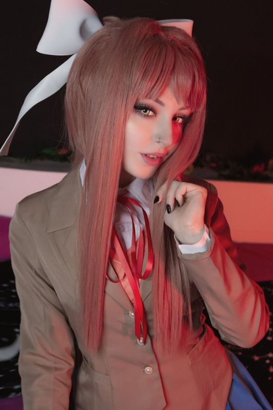 Shiro Kitsune - Monika-幻想世界