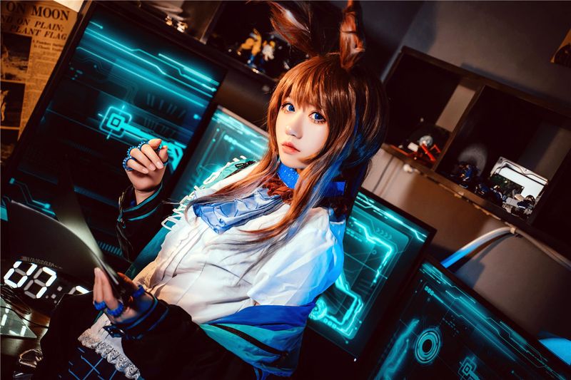 猫君君 Amiya-幻想世界