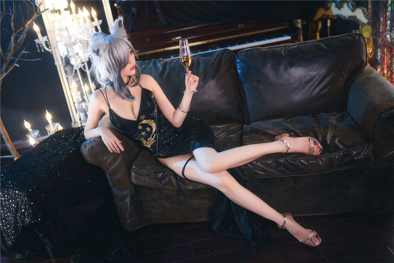 周叽是可爱兔兔 Vol.007 一周年礼服-幻想世界