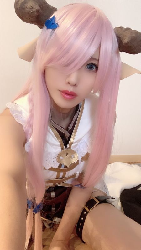 ナルメアお姉ちゃんの脱ぎ脱ぎ❤️-幻想世界