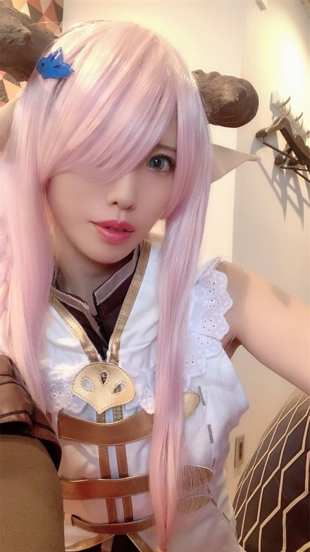 ナルメアお姉ちゃんの脱ぎ脱ぎ❤️-幻想世界