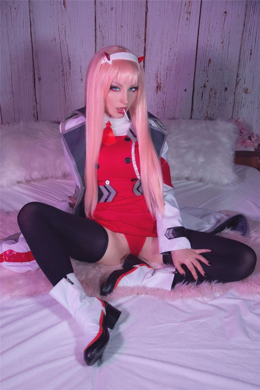 Shirokitsune - Zero Two-幻想世界