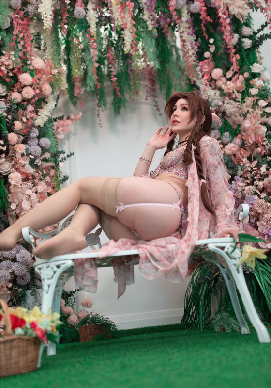 Luxlo Cosplay - Aerith Gainsborough-幻想世界