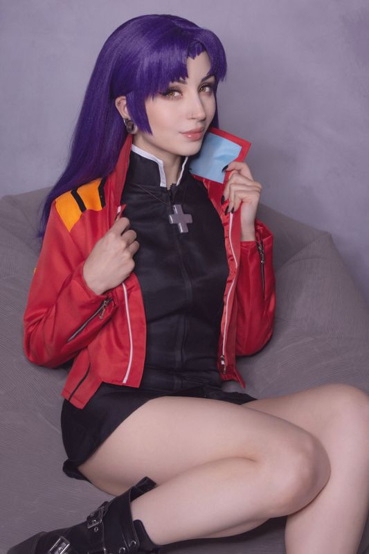 葛城美里-幻想世界