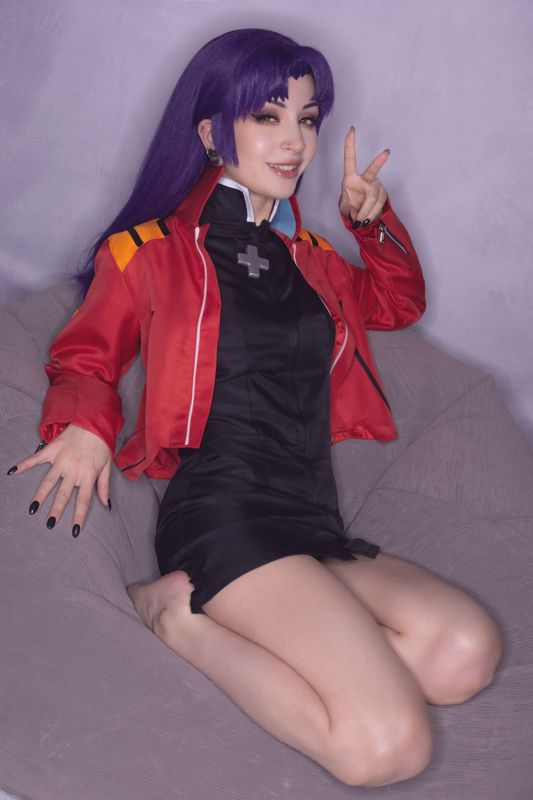 葛城美里-幻想世界