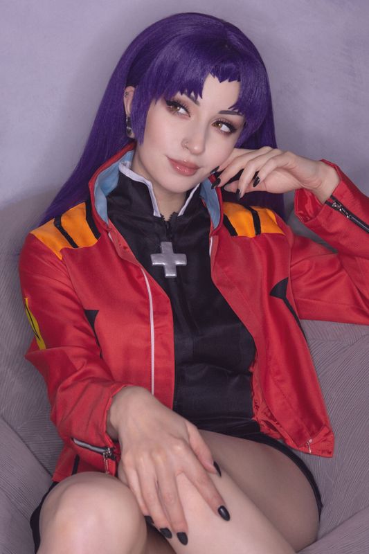 葛城美里-幻想世界