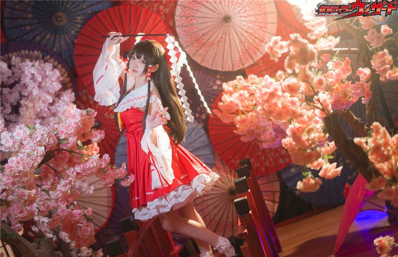 秋楚楚 NO.25 博麗 霊夢-幻想世界