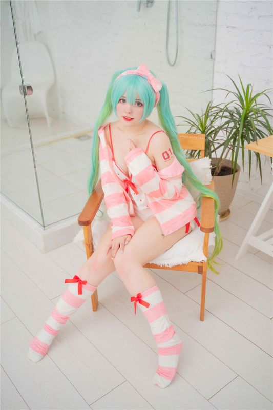 Saya-Scarlet---Miku-幻想世界