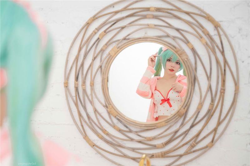 Saya-Scarlet---Miku-幻想世界