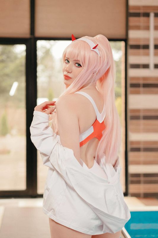 Alina Becker - Zero Two-幻想世界