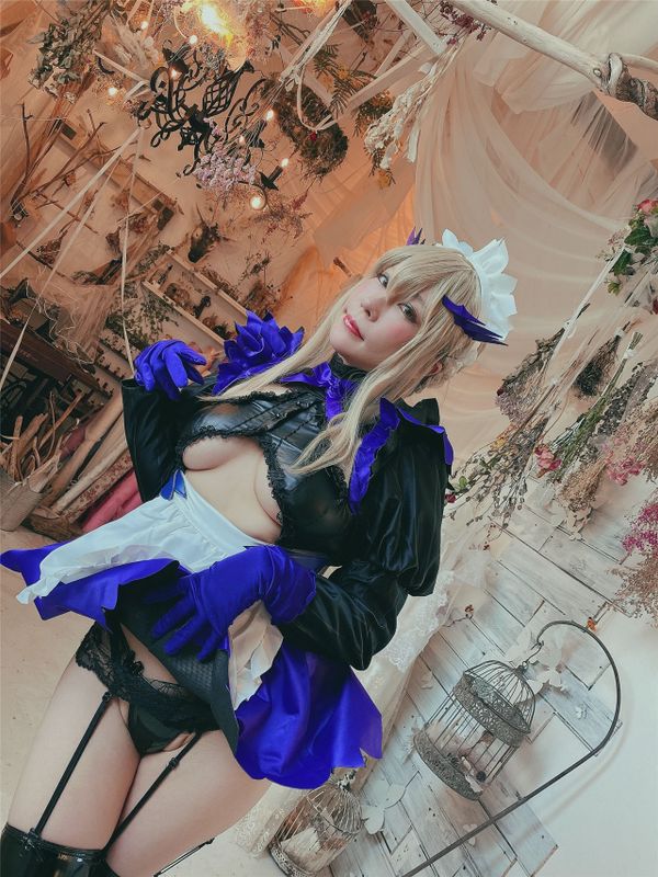 ドスケベ下乳のカルデアメイド🖤アルトリアオルタ-幻想世界