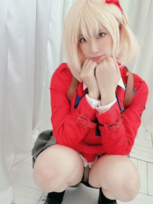 ミニスカ生脚とパンツがセクシーなリコリコの千束-幻想世界