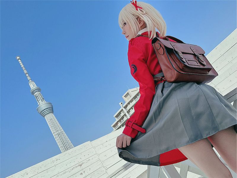 ミニスカ生脚とパンツがセクシーなリコリコの千束-幻想世界