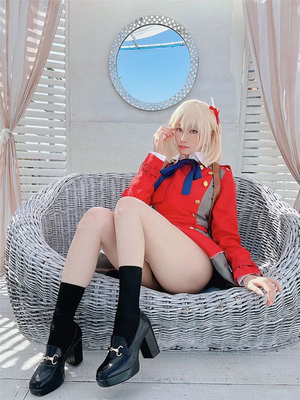 ミニスカ生脚とパンツがセクシーなリコリコの千束-幻想世界