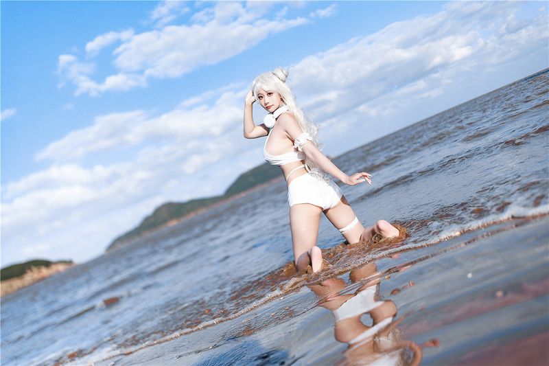 阿雪雪 – 恶毒泳装-幻想世界